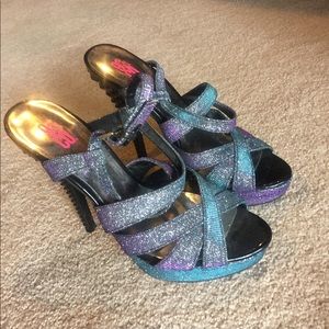 Beautiful 9&Co Color Shifting Heels